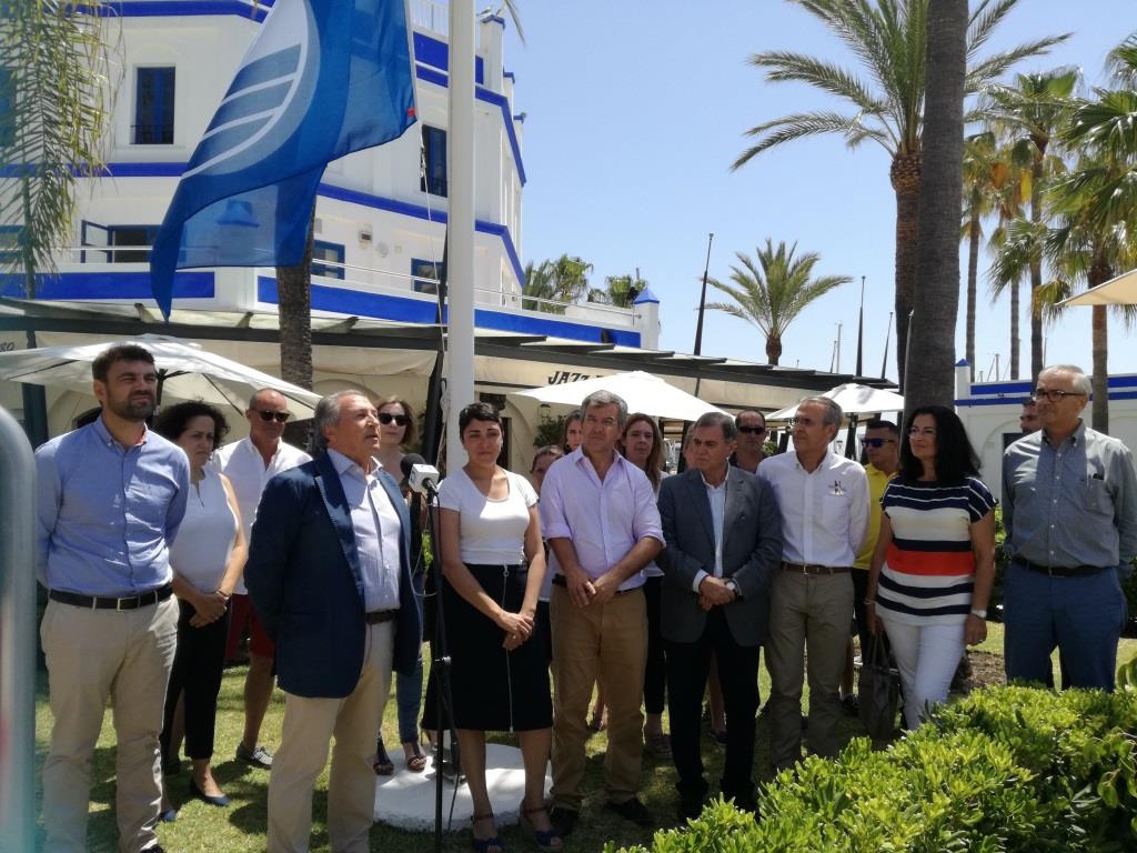 La Bandera Azul ondea en el Puerto Deportivo de Estepona por 21 años consecutivos