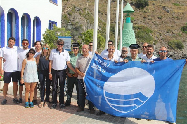 Izada la Bandera Azul 2018 en el Puerto Deportivo Marina del Este