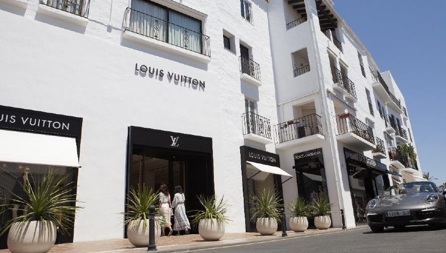 Puerto Banús se consolida como destino de shopping de lujo