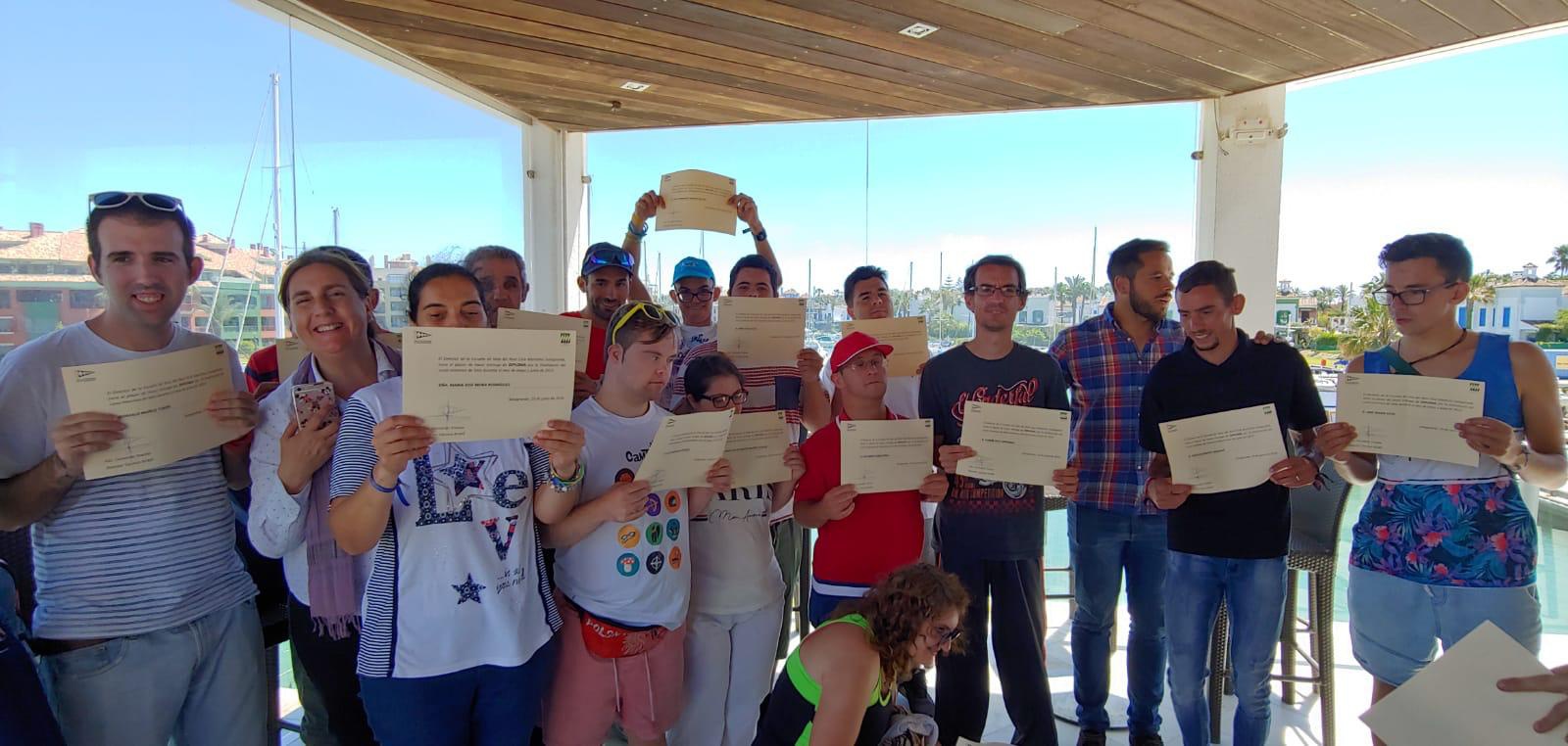 Los alumnos de la Escuela de Vela Adaptada de Puerto Sotogrande terminan sus clases