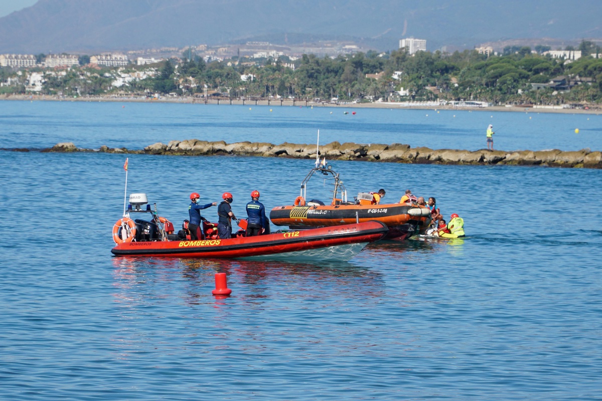 Simulacro de rescate acuático en el Puerto Deportivo de Marbella