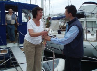 Marina Port Vell: Sant Jordi, una rosa y una lectura, pero a bordo