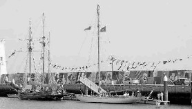 El velero `Hispania se presenta de forma oficial en Puerto Sherry