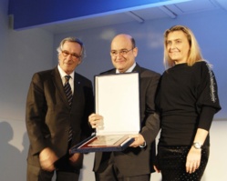 El presidente de la FEAPDT, a la que pertenece Marinas de Andalucía, galardonado con el premio 'Portada de plata Nautic Press 2012'