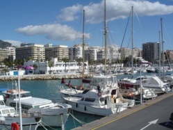 El Ayuntamiento de Marbella acomete las mejoras de calles que dan acceso al Puerto Deportivo Virgen del Carmen