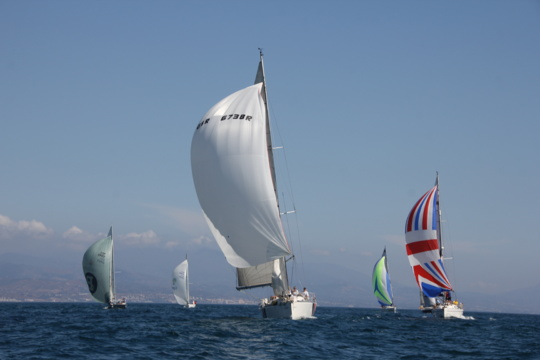 El III Campeonato Cruceros interclubs del Estrecho y la Regata III Circuito de Invierno TOM28MAX, en el Puerto Deportivo Sotogrande