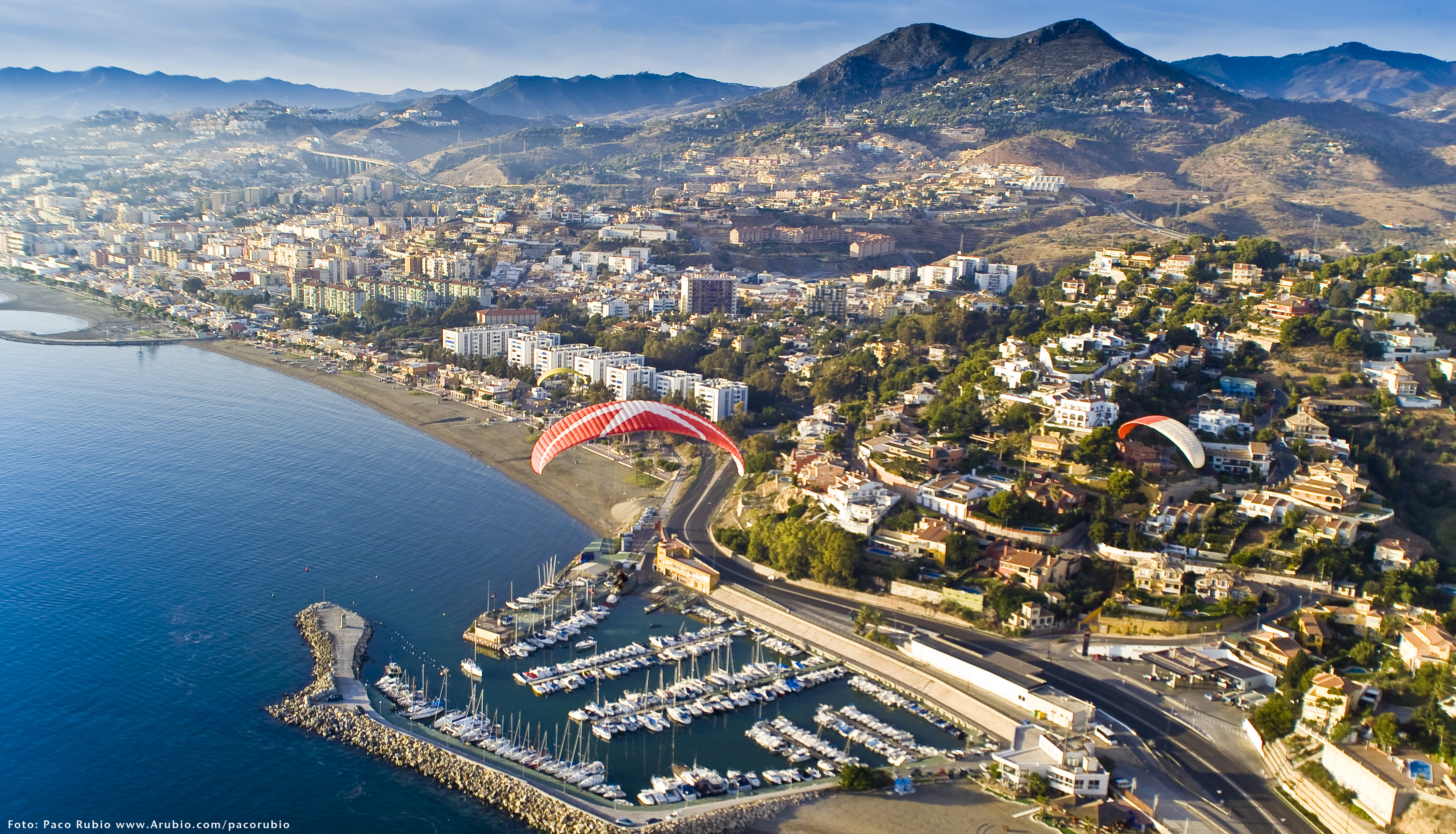 El Puerto Deportivo El Candado y la urbanización donde se ubica cumplen 50 años