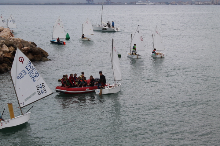 Más de 150 niños participan en las regatas de vela organizadas dentro de la V Semana Náutica por el Club El Candado