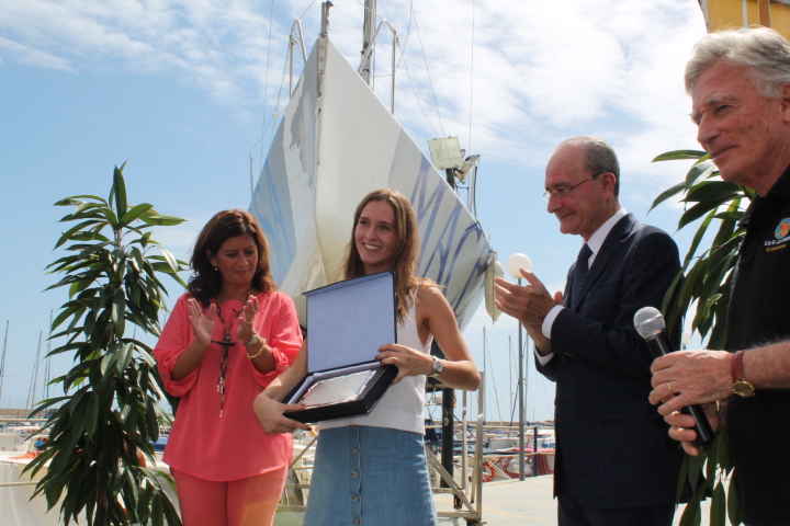 El Club El Candado homenajea a la campeona del mundo de vela 420 María Jesús Dávila